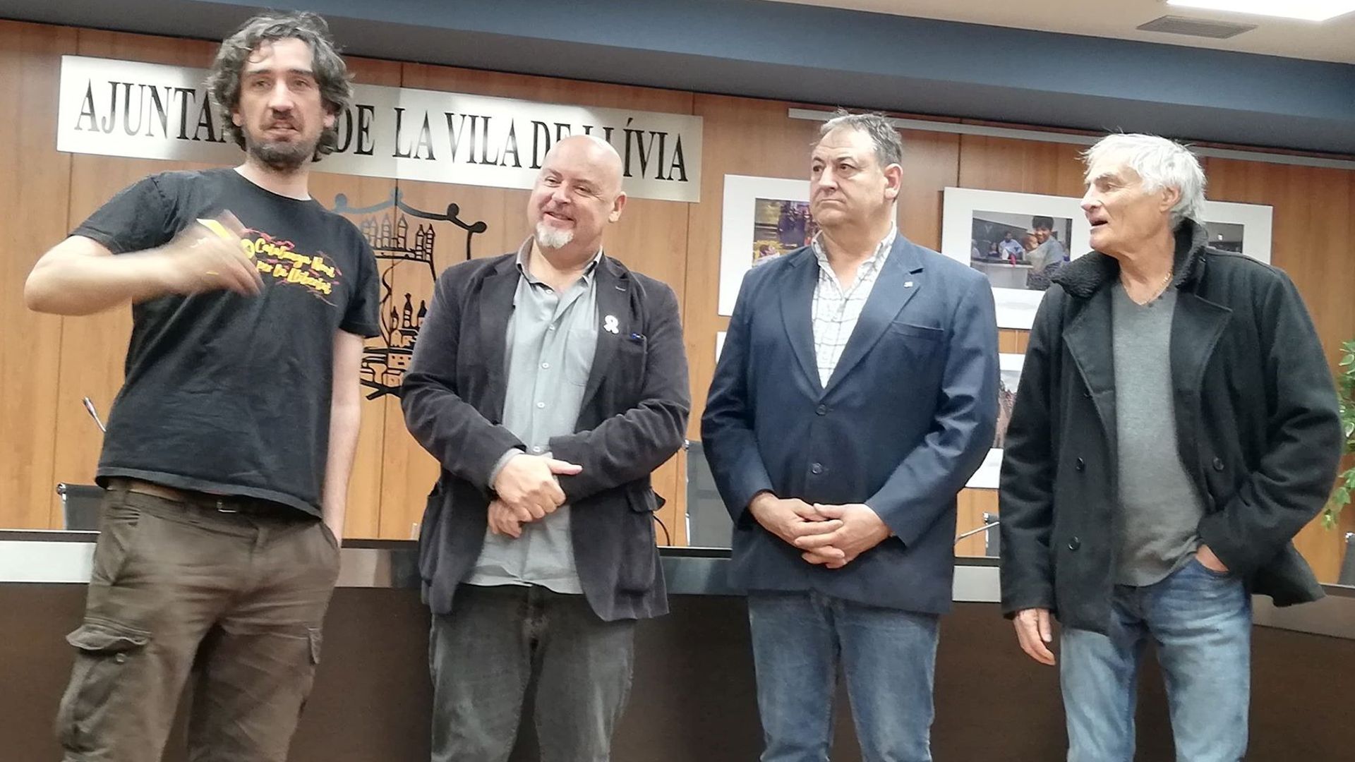 Exposició Visca per la Llibertat a Llívia, en presència del batlle