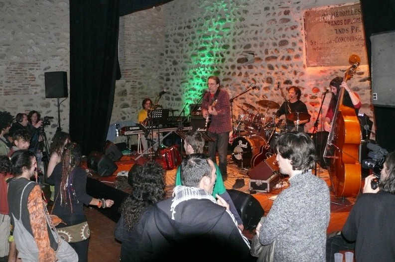 Primer festival del col·lectiu de músics per a la llengua dels Angelets de la Terra a Illa els 18 i 19 de febrer de 2011