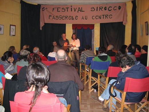 Primera « Nit de Poesia » al Théâtre de la Complicité den el barri Sant Mateu de Perpinyà (febrer de 2007)
