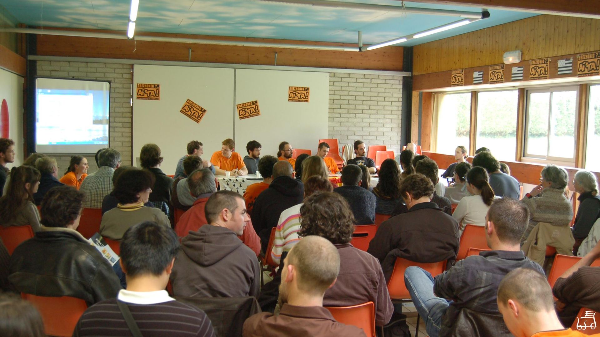 Debat i fest-noz: Eks Angelets de la Terra convidats al Gouel Ai'ta! a Tonkedeg (Bretanya)