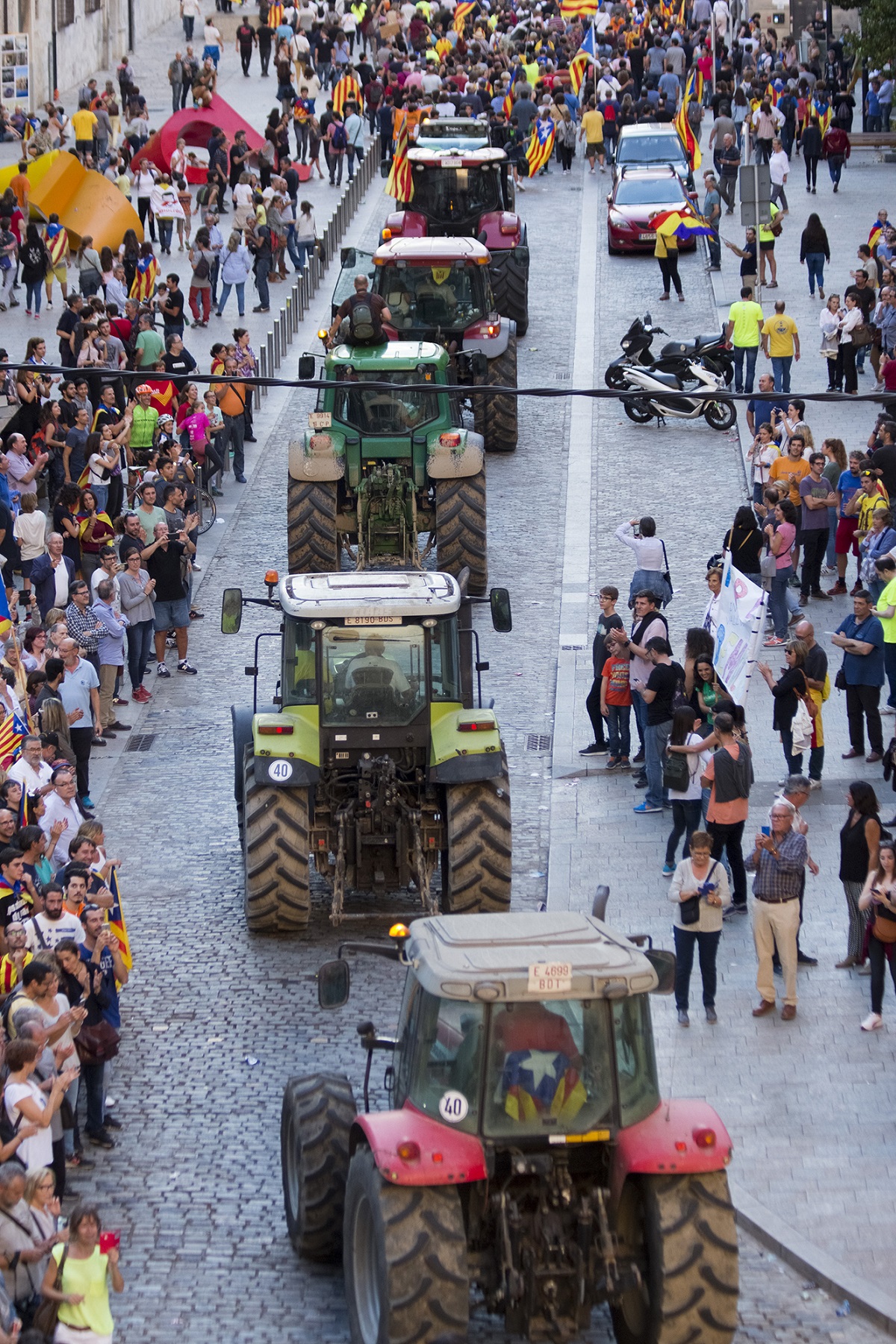111/ Barcelona 03-10-2017 (foto Dolors Gibert) Dia de vaga general a favor del resultat del referèndum i contra la violència policial. Els pagesos entren a Barcelona per defensar la República Catalana.