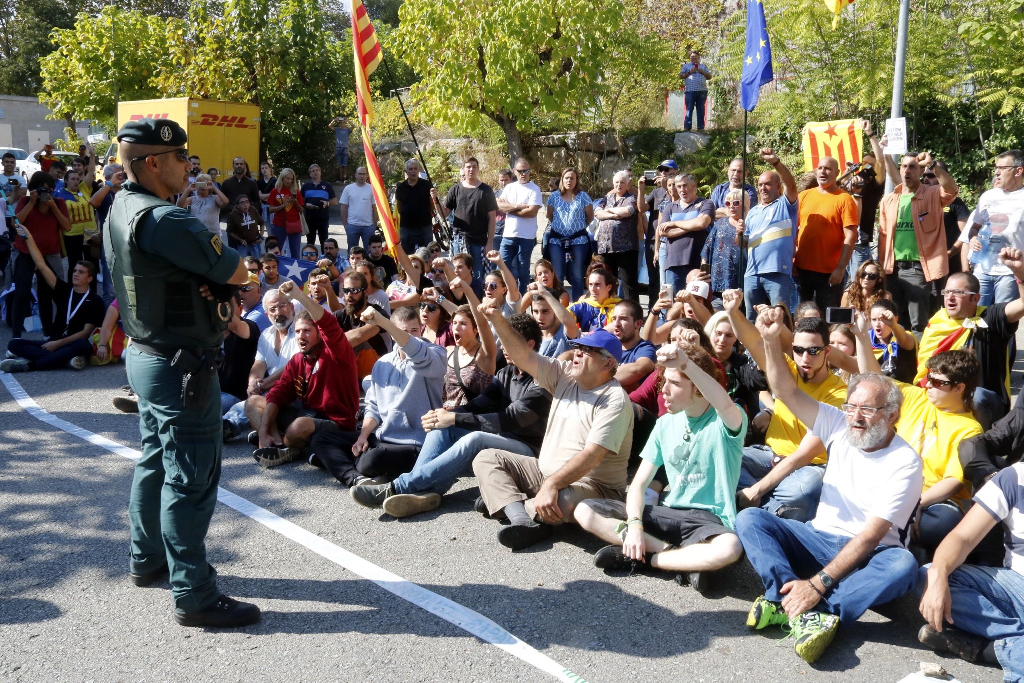 "Aquí, recordant algunes de les fotos que vaig fer per a l’ACN sobre mirades d’odi extrem, justament als registres de Terrassa i Bigues..."