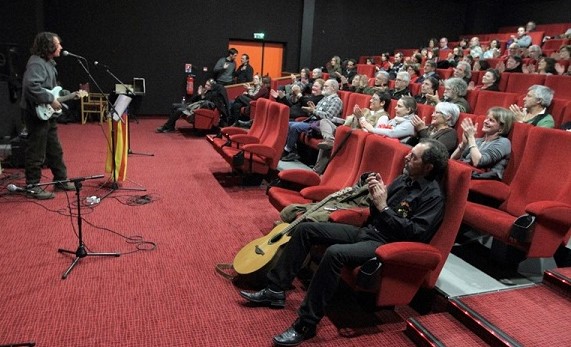El Col·lectiu Angelets de la Terra al cinema Castillet (febrer 2012)