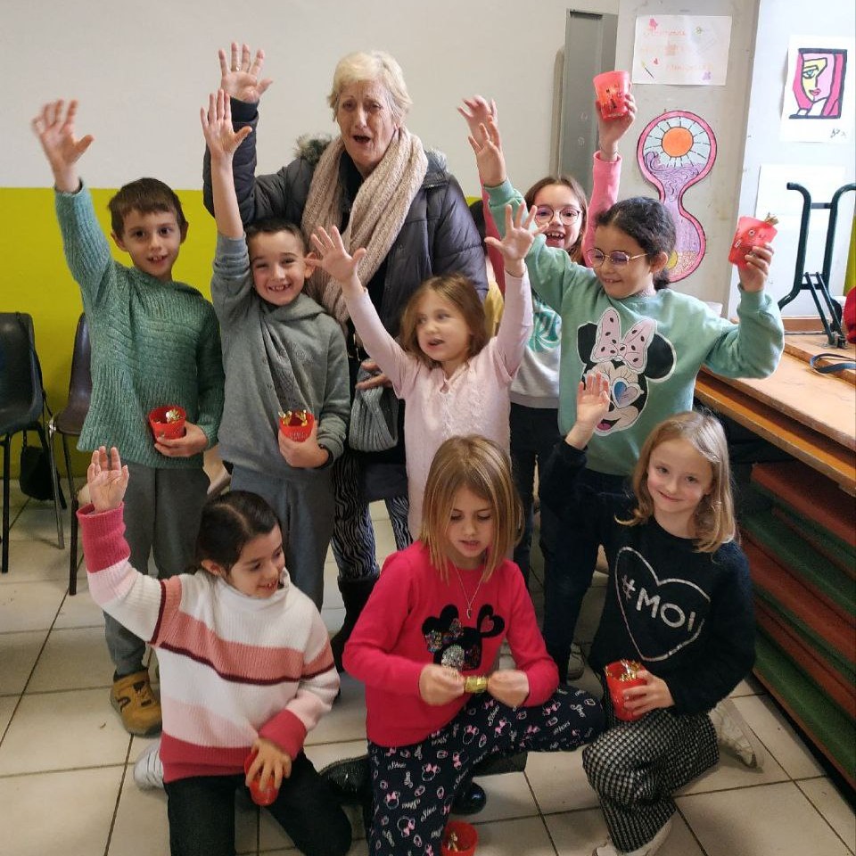 Taller intergeneracional a Toluges per transmetre la cultura catalana als infants