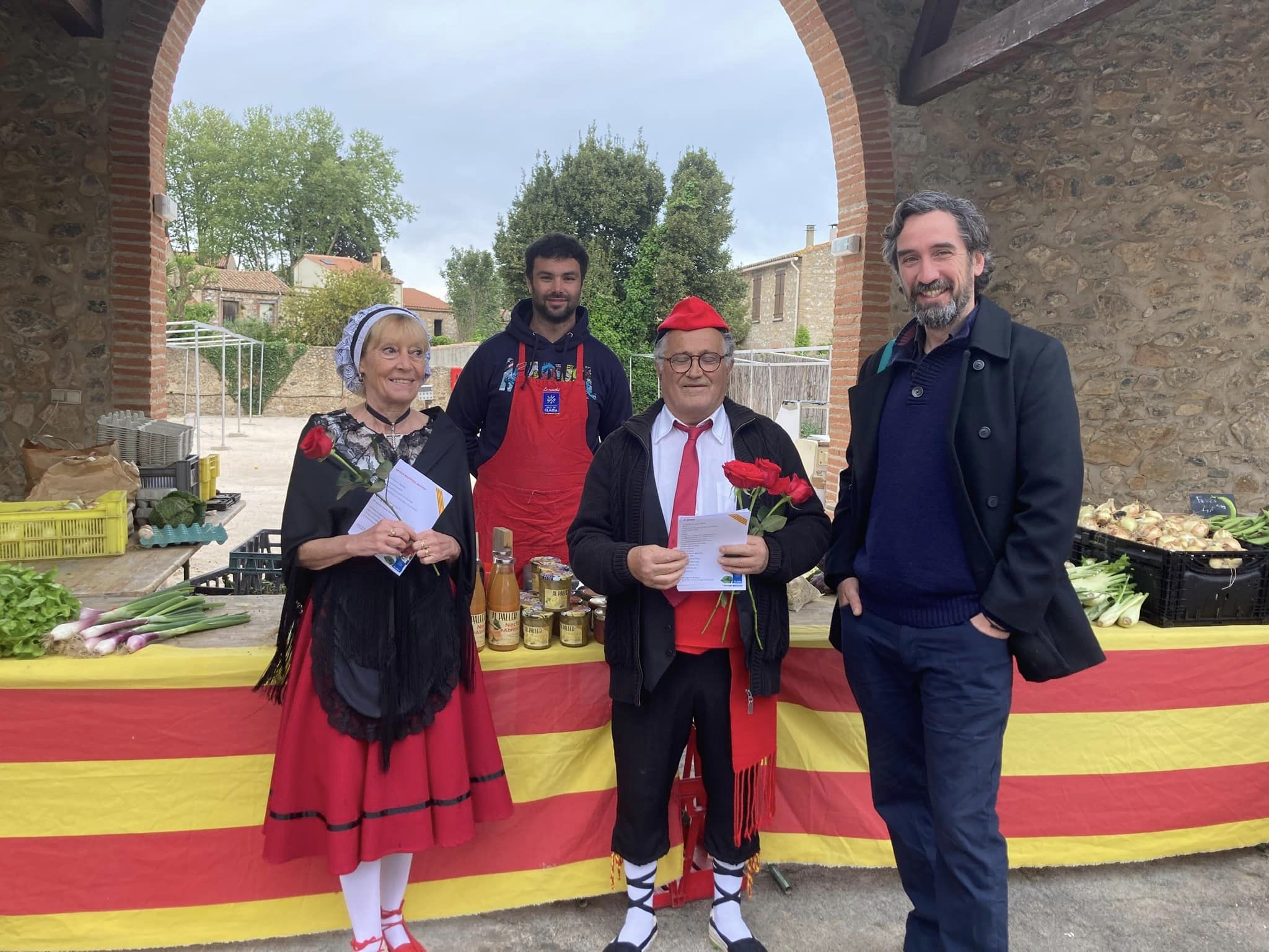 Angelets de la Terra au marché de clairà pour la Sant Jordi