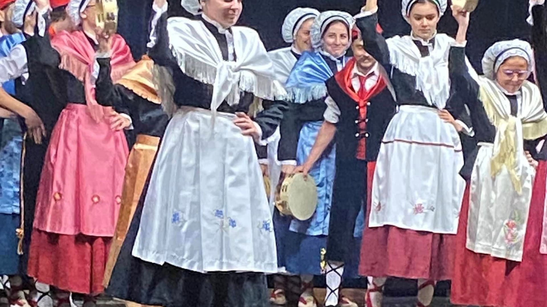Espectacle dels Ballarins Catalans als Banys i Paladà