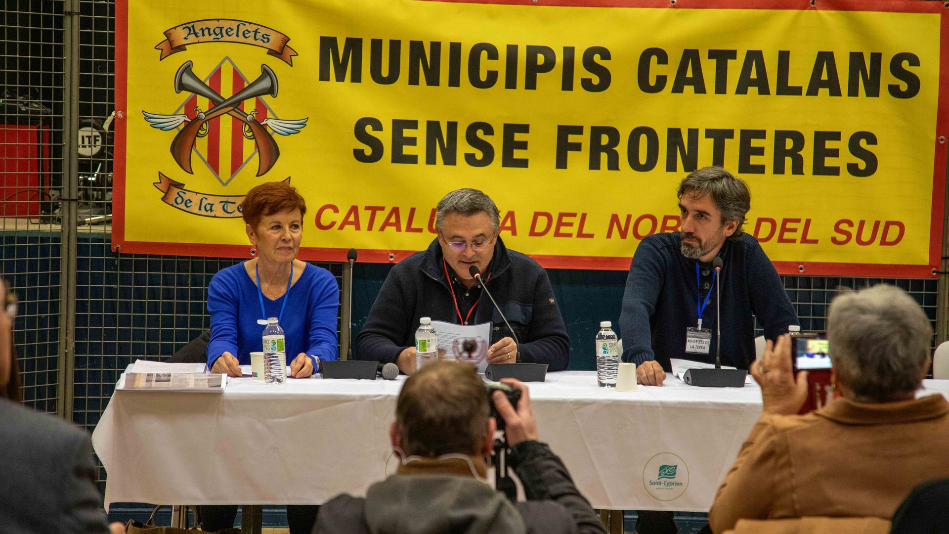 Discurs en català de l'alcalde de Sant Cebrià de Rosselló durant la 1a Trobada dels municipis sense fronteres