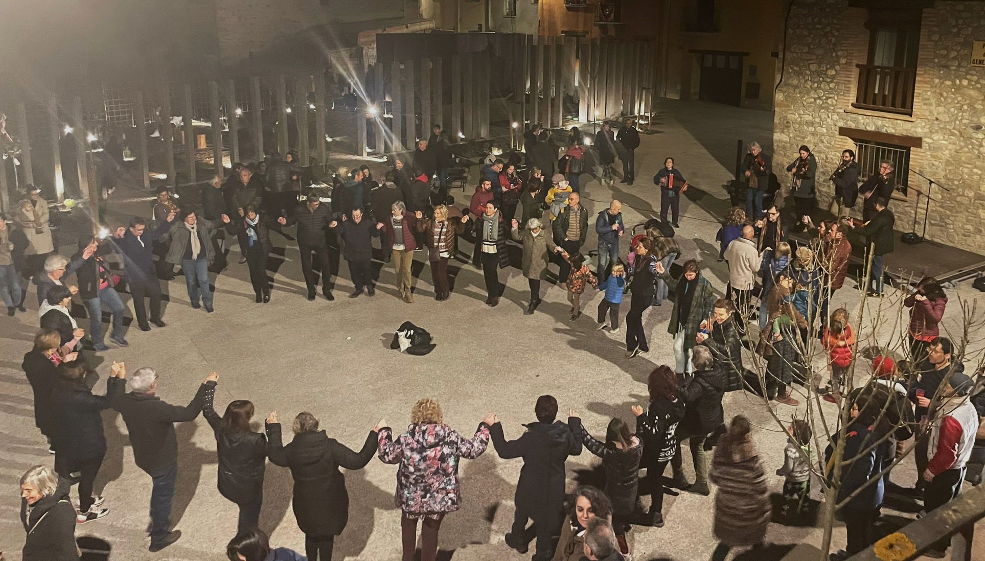 Argelaguer invite une délégation de Finestret à La Violinada