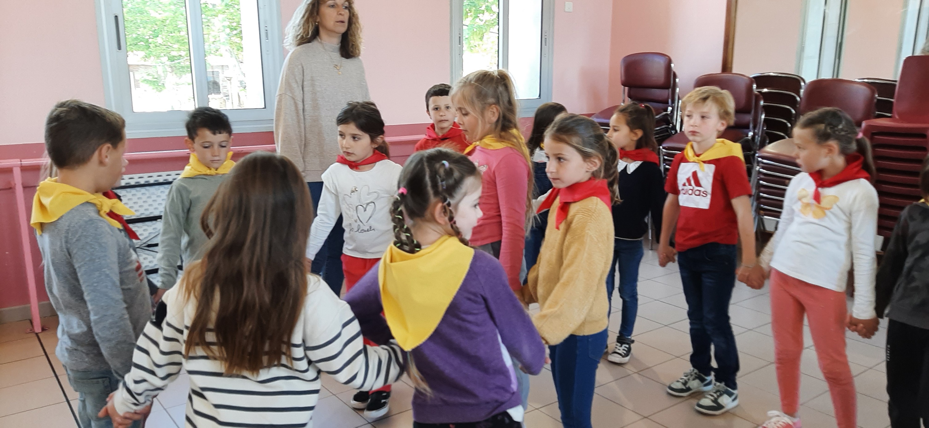 Initiation à la Sardana pour les élèves de l'école de Sureda