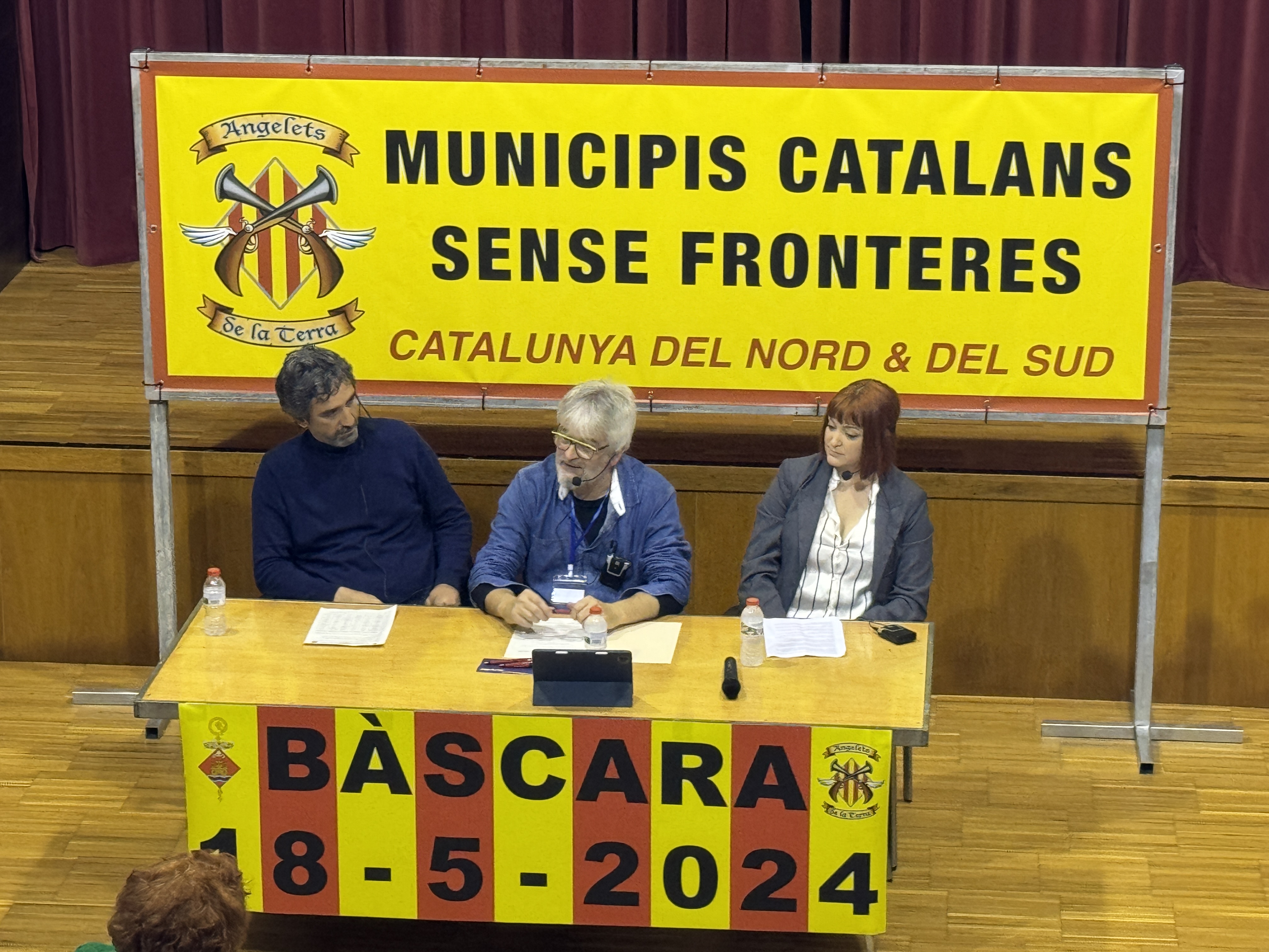 2a Trobada sense fronteres: discours de bienvenue du maire de Bàscara et des Angelets de la Terra