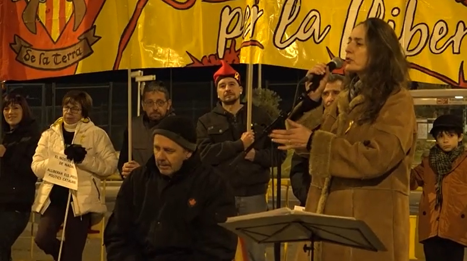 Concert dels Angelets de la Terra davant la presó de Figueres en suport als presos polítics catalans
