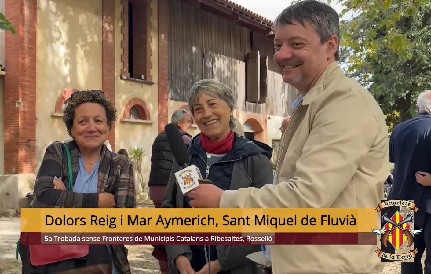 Dolors Reig i Mar Aymerich, regidores de Sant Miquel de Fluvià, durant la 5a Trobada sense Fronteres a Ribesaltes: “Hi tenim les arrels, aquí dalt”