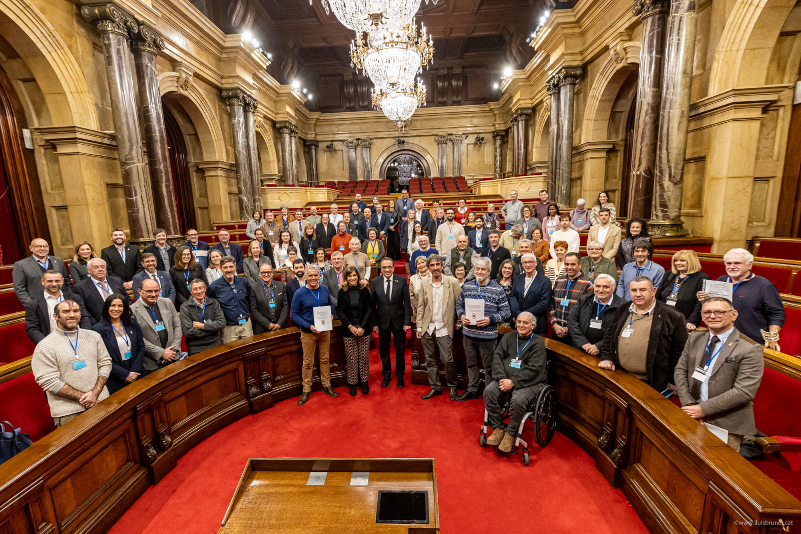 Una llengua sense fronteres: 274 municipis catalans del Nord i del Sud entreguen les seves mocions al Parlament de Catalunya