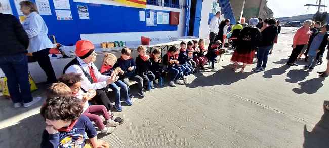 Cants en català amb l'escola de Cervera de la Marenda per les festes de Pasqua