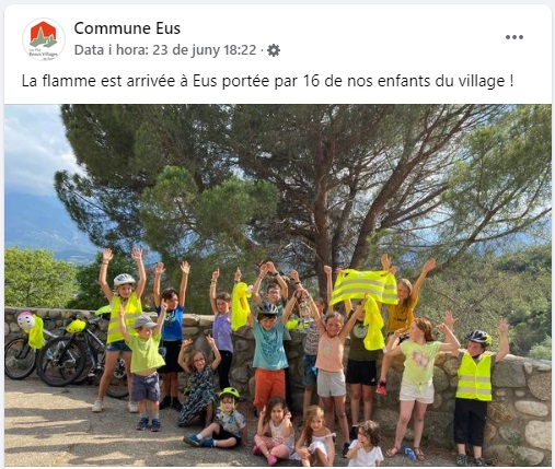 Fira d'alcaldes i tinents d'alcalde 2022 i Sant Joan : entrega del segon Llibre Blanc de Catalunya Nord a Jose Montessino (alcalde)