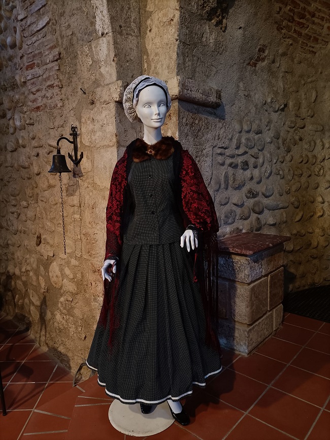 Exposition de costumes catalans traditionnels à Pesillà de la Ribera