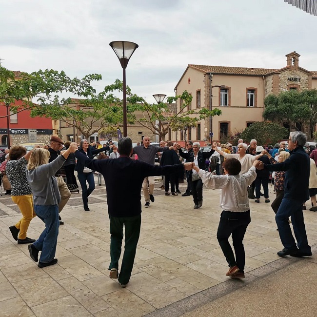 L'alcalde de Torrelles de la Salanca rep el Llibre Blanc de Catalunya Nord