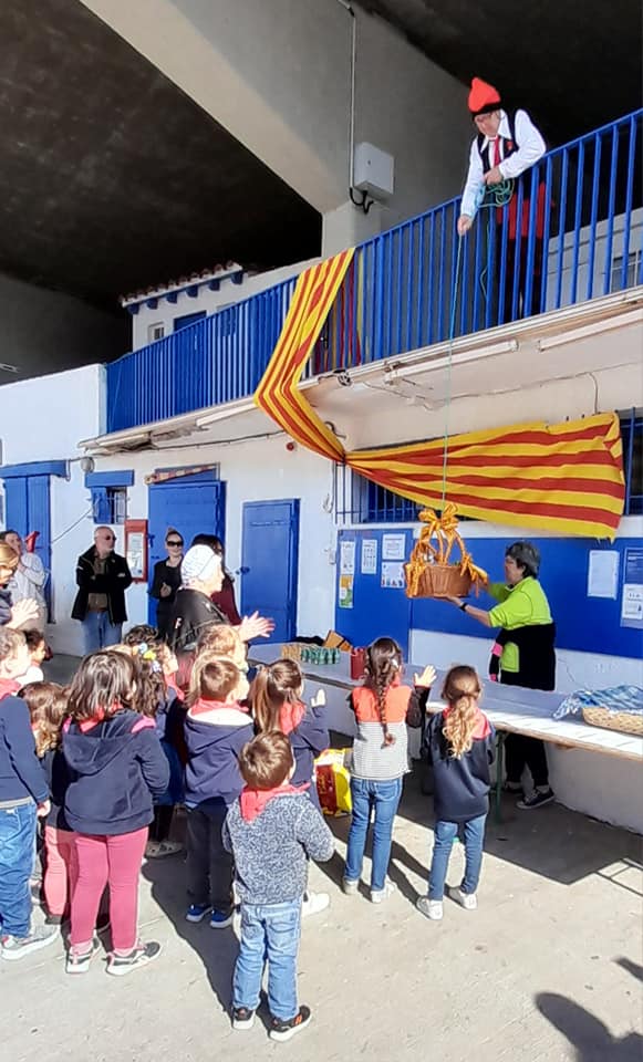 Cants en català amb l'escola de Cervera de la Marenda per les festes de Pasqua
